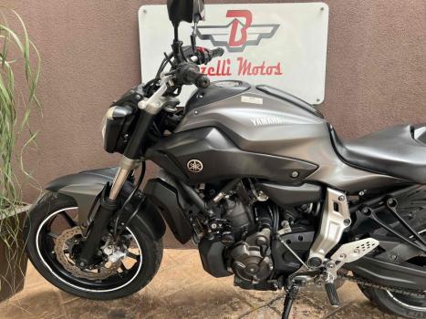 YAMAHA MT-07 700 , Foto 7