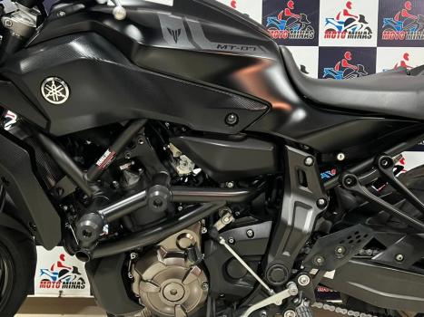 YAMAHA MT-07 700 , Foto 3