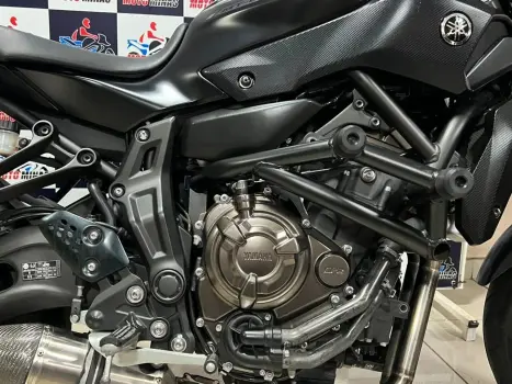 YAMAHA MT-07 700 , Foto 11
