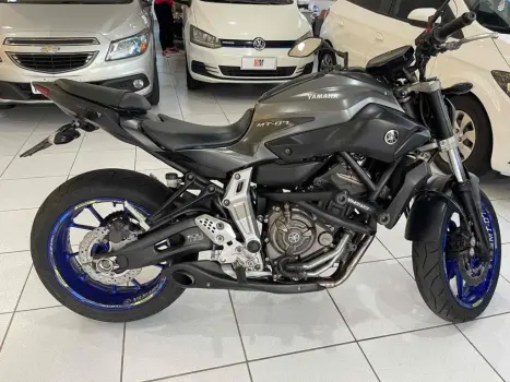 YAMAHA MT-07 700 ABS, Foto 3