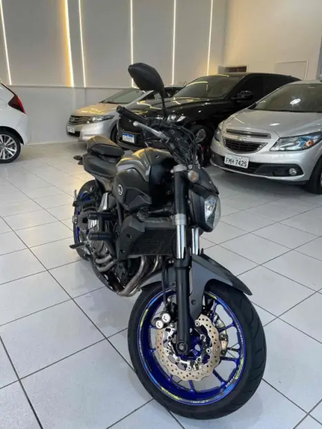 YAMAHA MT-07 700 ABS, Foto 5