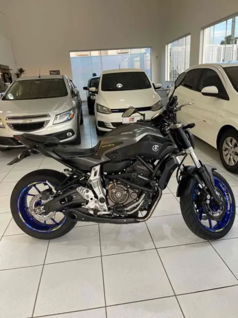 YAMAHA MT-07 700 ABS, Foto 9