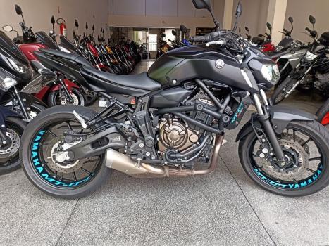 YAMAHA MT-07 700 ABS, Foto 1