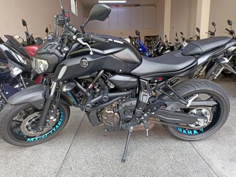 YAMAHA MT-07 700 ABS, Foto 2