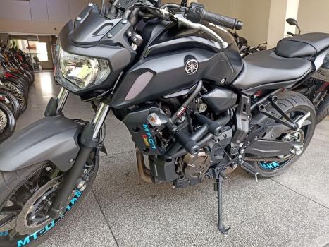 YAMAHA MT-07 700 ABS, Foto 4