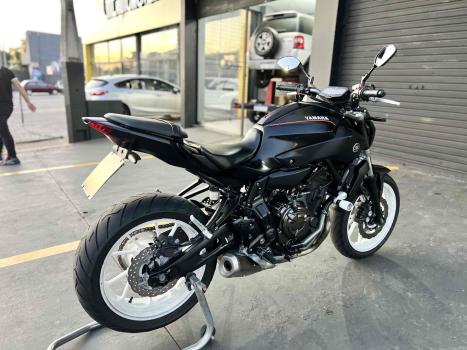 YAMAHA MT-07 700 ABS, Foto 3