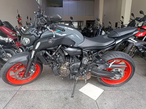 YAMAHA MT-07 700 ABS, Foto 2