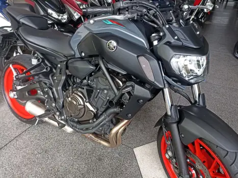 YAMAHA MT-07 700 ABS, Foto 3