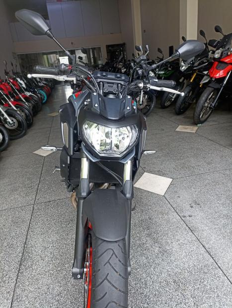 YAMAHA MT-07 700 ABS, Foto 4