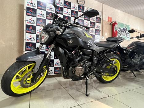 YAMAHA MT-07 700 ABS, Foto 2