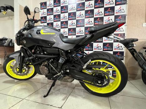 YAMAHA MT-07 700 ABS, Foto 4