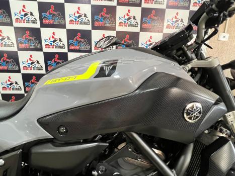YAMAHA MT-07 700 ABS, Foto 12