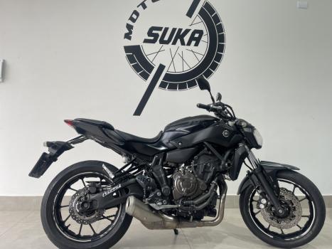 YAMAHA MT-07 700 ABS, Foto 2