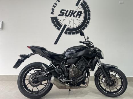 YAMAHA MT-07 700 ABS, Foto 3