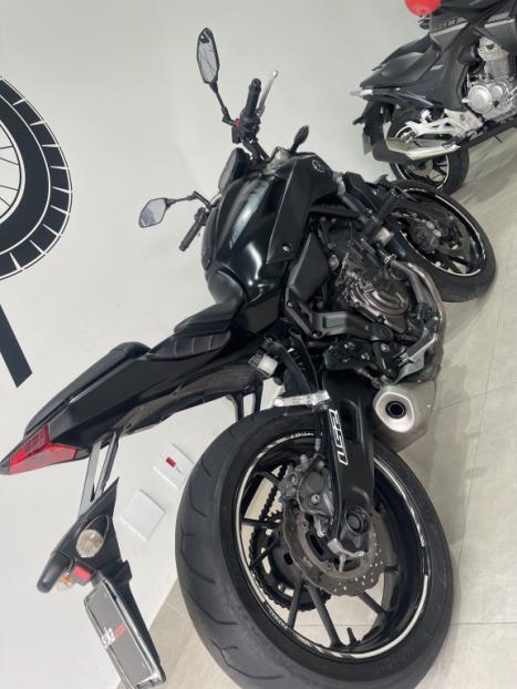YAMAHA MT-07 700 ABS, Foto 6