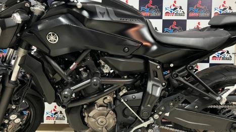 YAMAHA MT-07 700 ABS, Foto 3