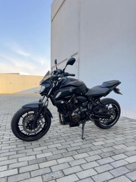 YAMAHA MT-07 700 ABS, Foto 2