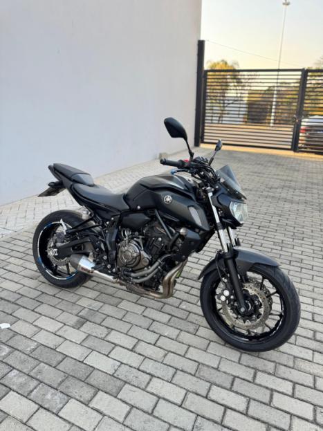 YAMAHA MT-07 700 ABS, Foto 8