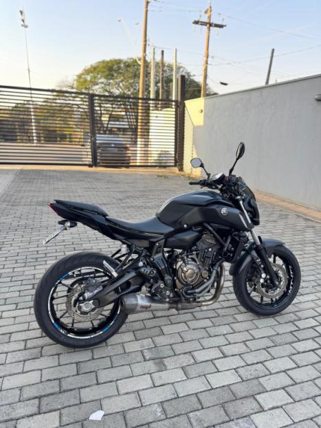 YAMAHA MT-07 700 ABS, Foto 10