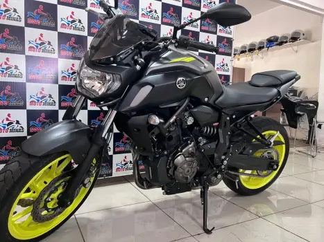 YAMAHA MT-07 700 ABS, Foto 3