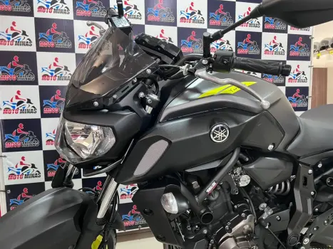 YAMAHA MT-07 700 ABS, Foto 4