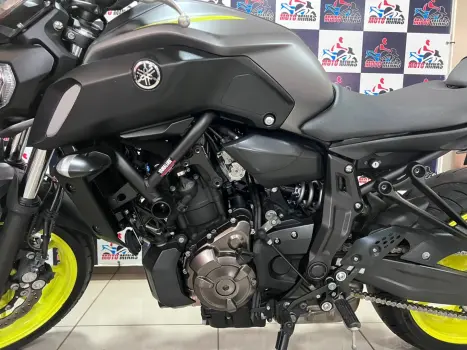 YAMAHA MT-07 700 ABS, Foto 6