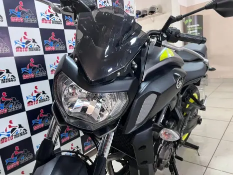 YAMAHA MT-07 700 ABS, Foto 8