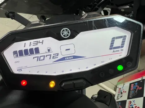 YAMAHA MT-07 700 ABS, Foto 9