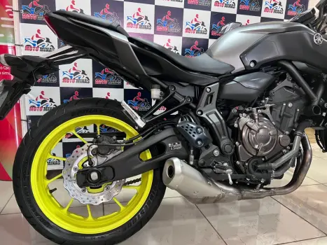 YAMAHA MT-07 700 ABS, Foto 14