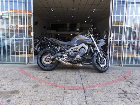 YAMAHA MT-09 850 , Foto 2