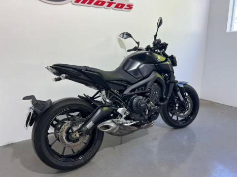 YAMAHA MT-09 850 ABS, Foto 2