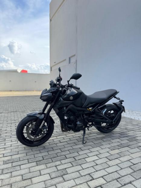 YAMAHA MT-09 850 ABS, Foto 2