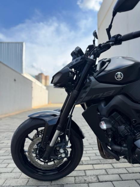 YAMAHA MT-09 850 ABS, Foto 4