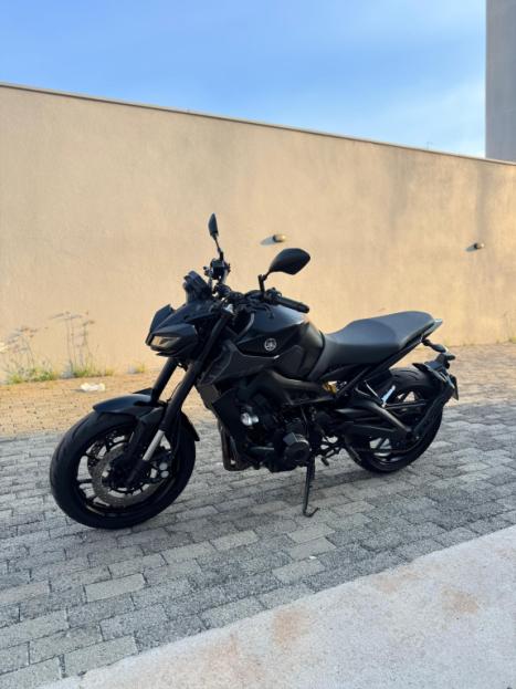 YAMAHA MT-09 850 ABS, Foto 2