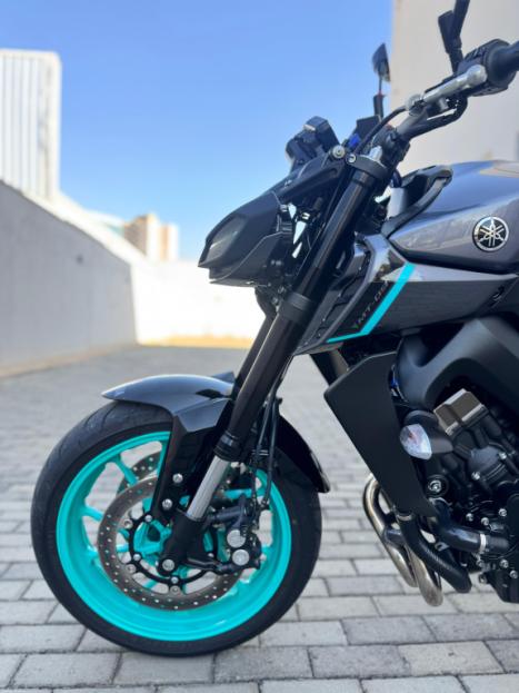 YAMAHA MT-09 850 ABS, Foto 4