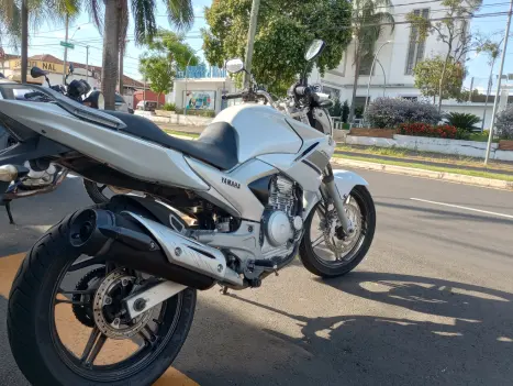 YAMAHA YS Fazer 250 , Foto 4