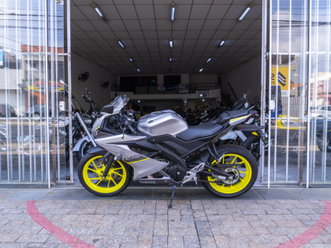 YAMAHA YZF R15 150 ABS, Foto 4