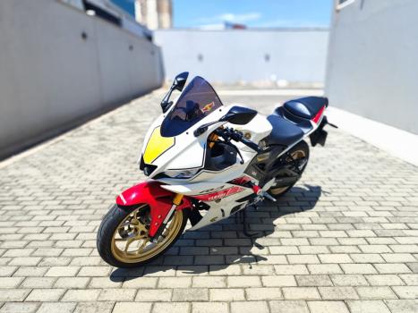 YAMAHA YZF R3 320 ABS, Foto 2