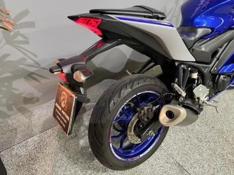 YAMAHA YZF R3 320 ABS, Foto 16