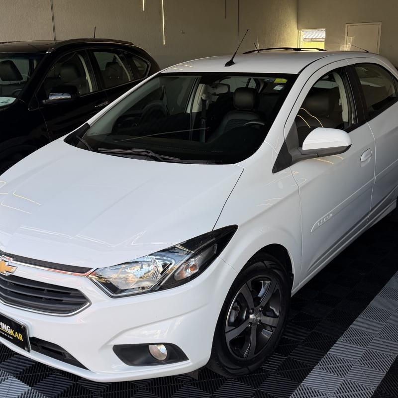 Comprar Hatch Chevrolet Onix Hatch 1.4 4P Flex Ltz Branco 2018 em ...