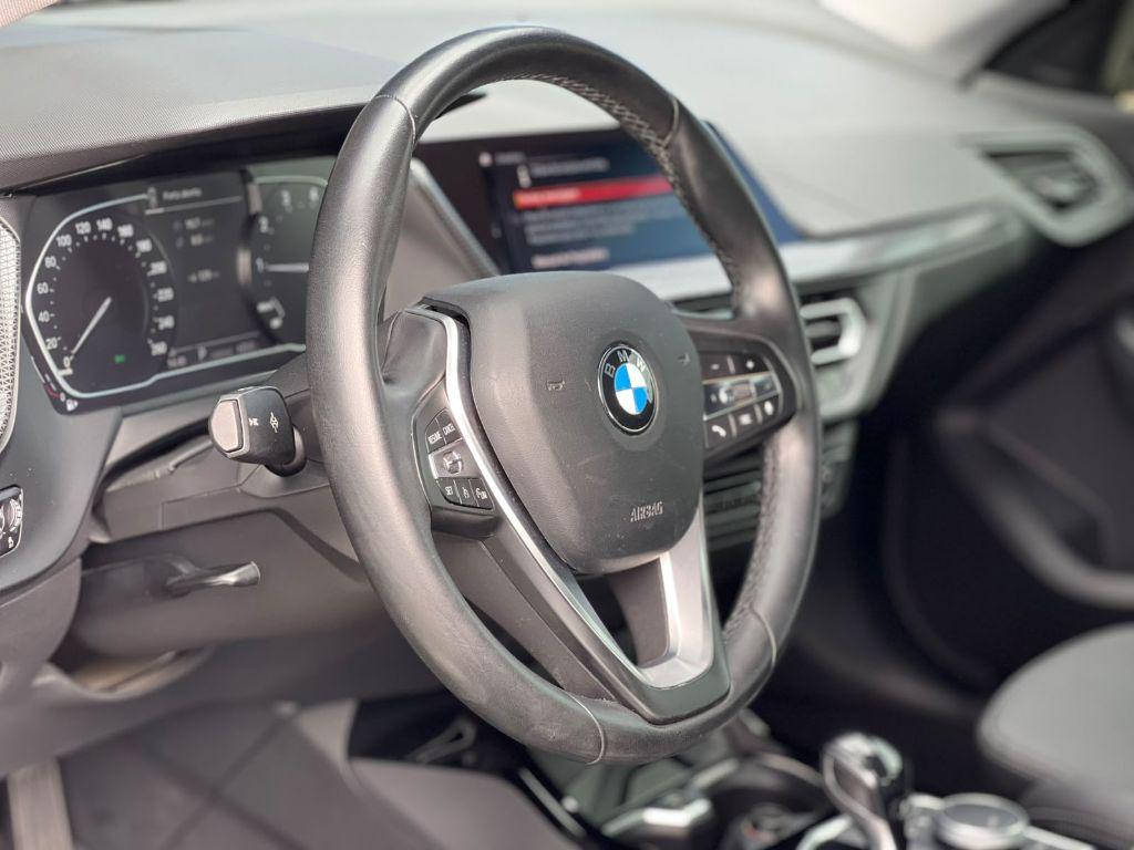 BMW 218I - Foto