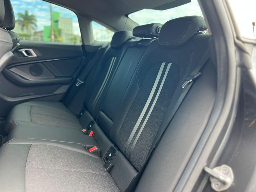BMW 218I - Foto
