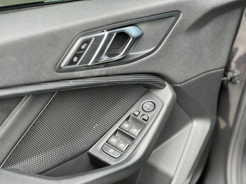 BMW 218I - Foto