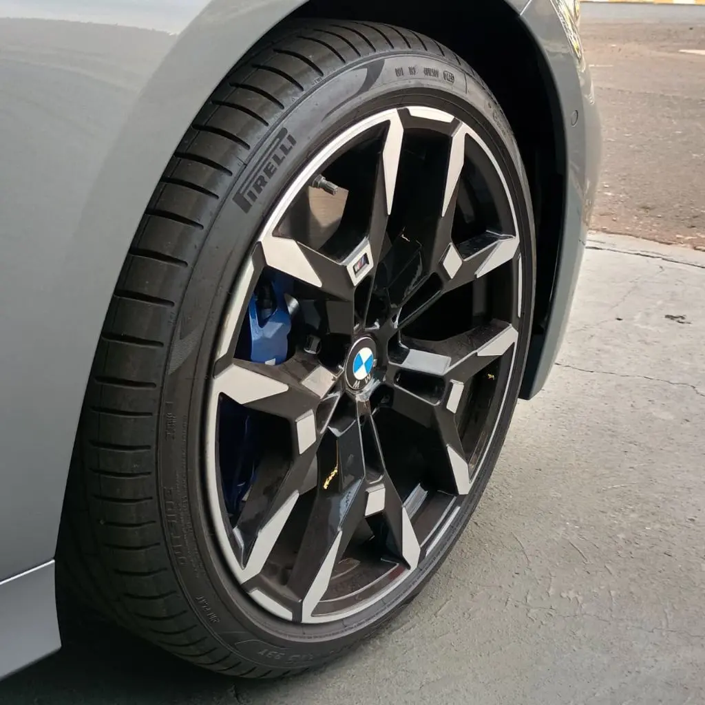 BMW 320I - Foto