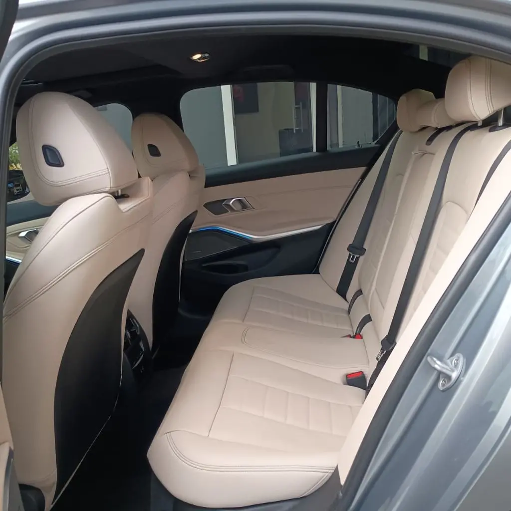 BMW 320I - Foto