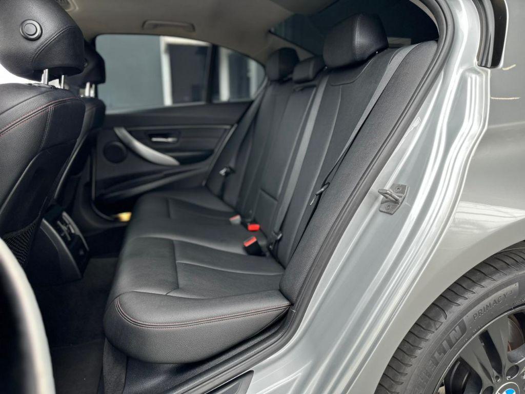 BMW 320I - Foto
