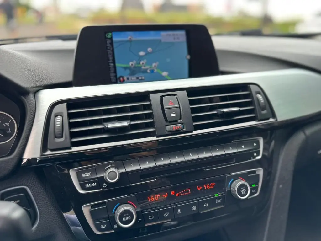 BMW 320I - Foto