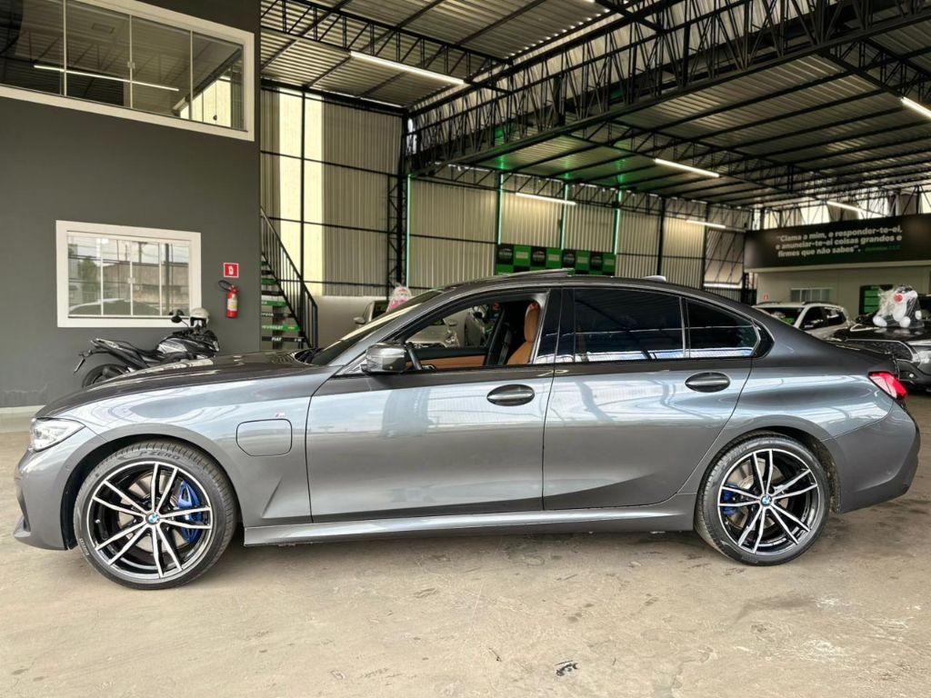 BMW 330E - Foto