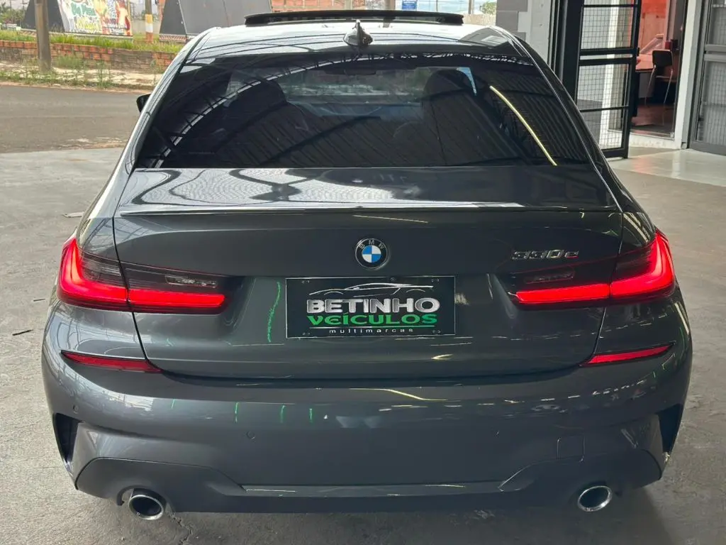 BMW 330E - Foto