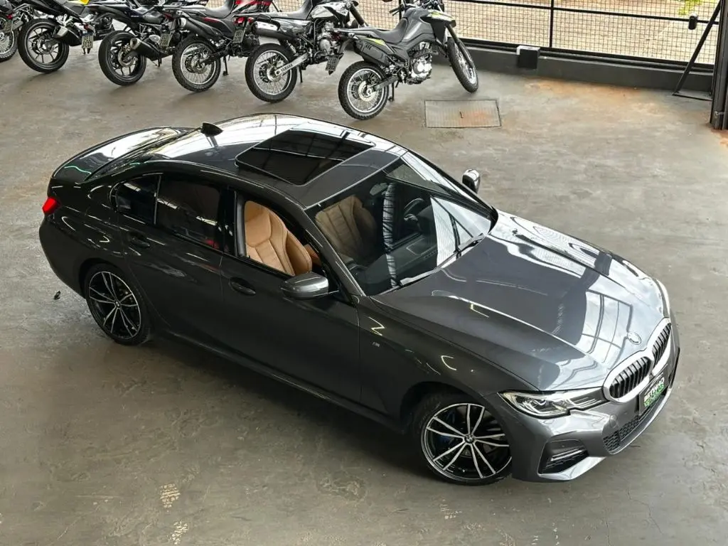BMW 330E - Foto